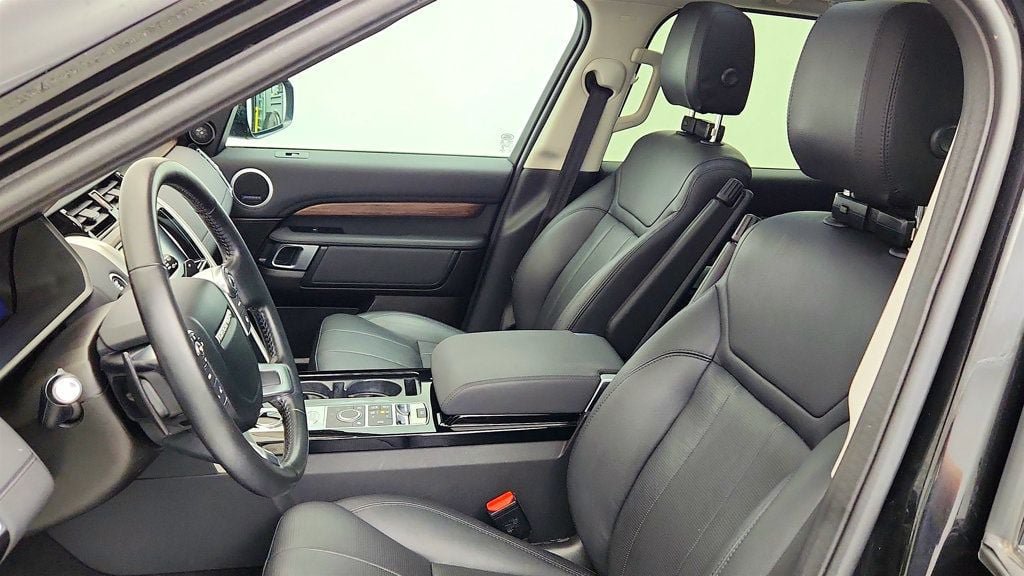 Used 2018 Land Rover Discovery HSE AWD/4WD image 21