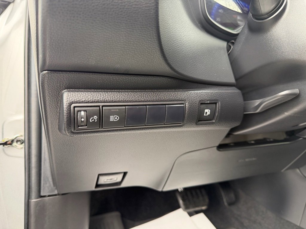 Used 2021 Toyota Corolla LE image 10