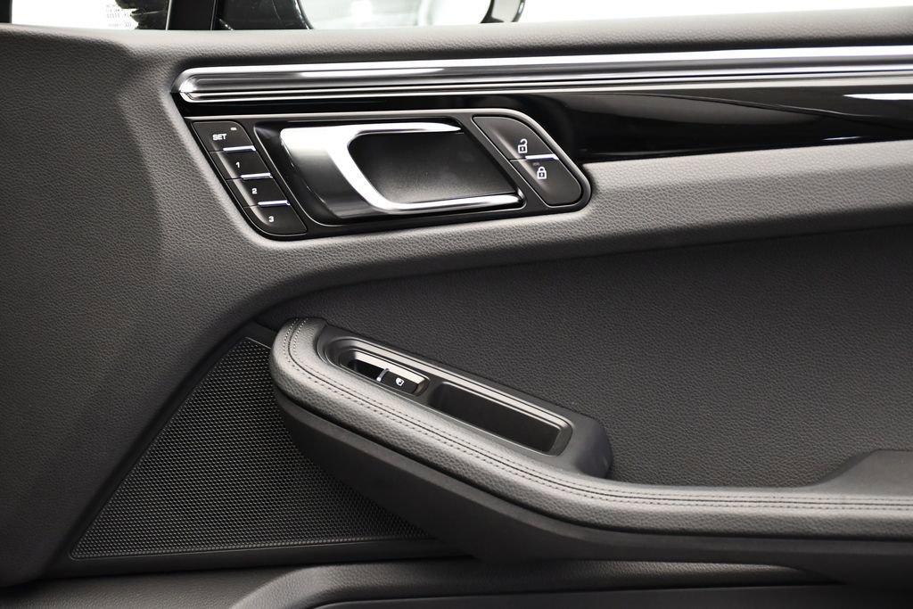 Certified 2025 Porsche Macan Turbo AWD/4WD image 46
