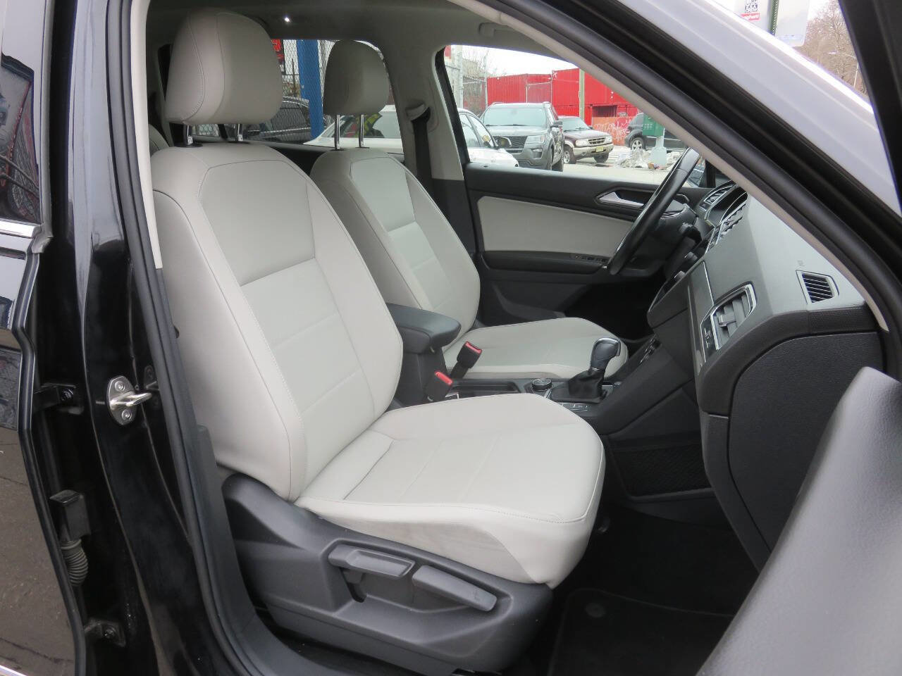 Used 2018 Volkswagen Tiguan SEL image 11
