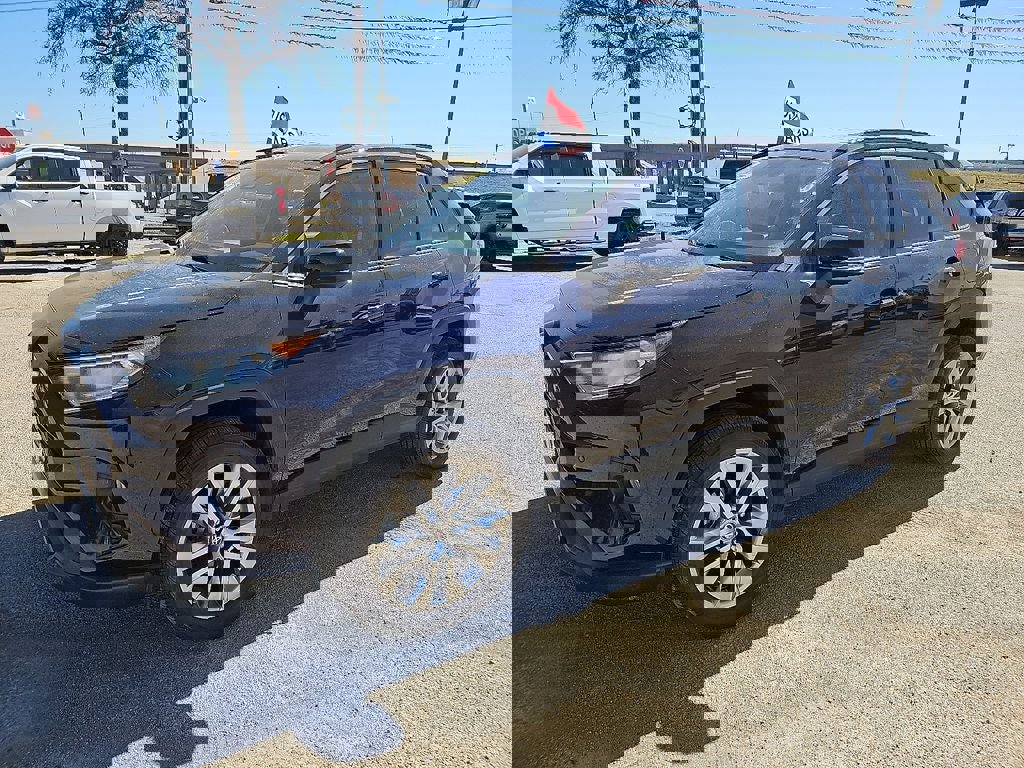 Used 2021 Toyota RAV4 XLE Premium image 2