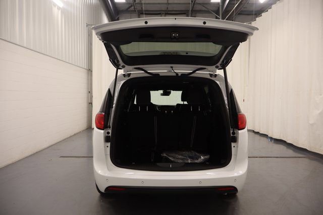 New 2026 Chrysler Voyager LX image 17