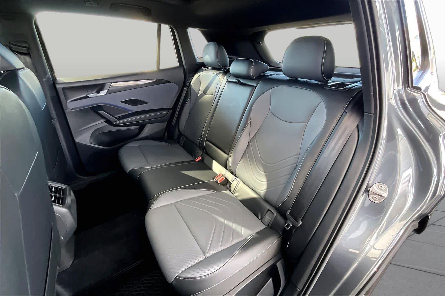 Used 2025 Volkswagen Tiguan SE R-Line FWD image 39