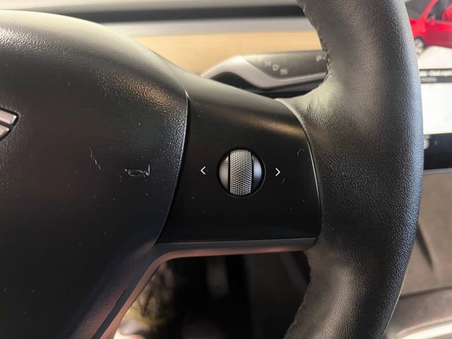 Used 2022 Tesla Model Y Long Range image 23