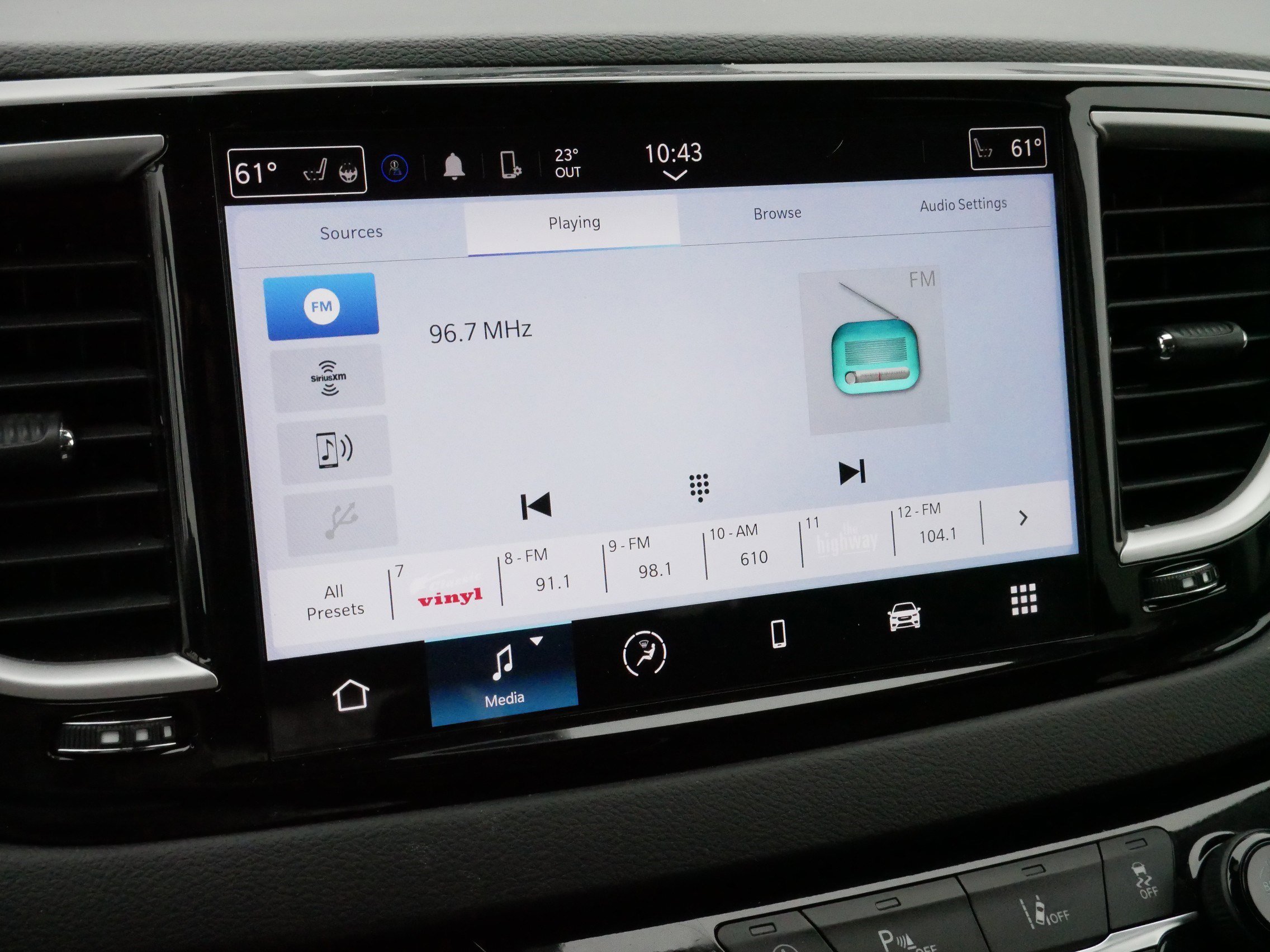 Used 2024 Chrysler Pacifica Touring-L image 22