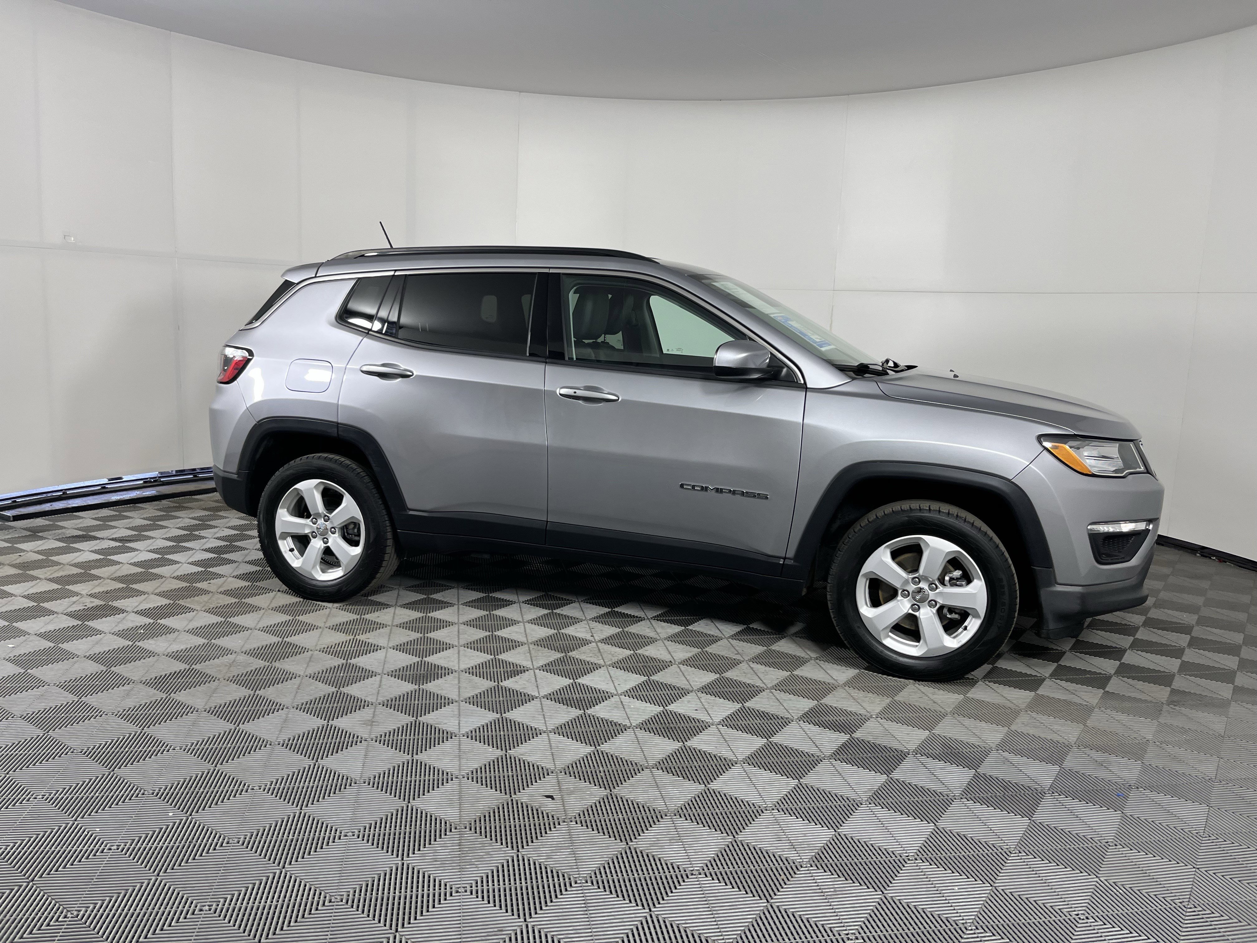 Used 2019 Jeep Compass Latitude w/ Cold Weather Group image 6