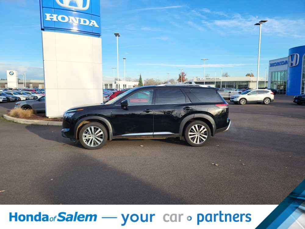 Used 2022 Nissan Pathfinder Platinum w/ Cargo Package image 3