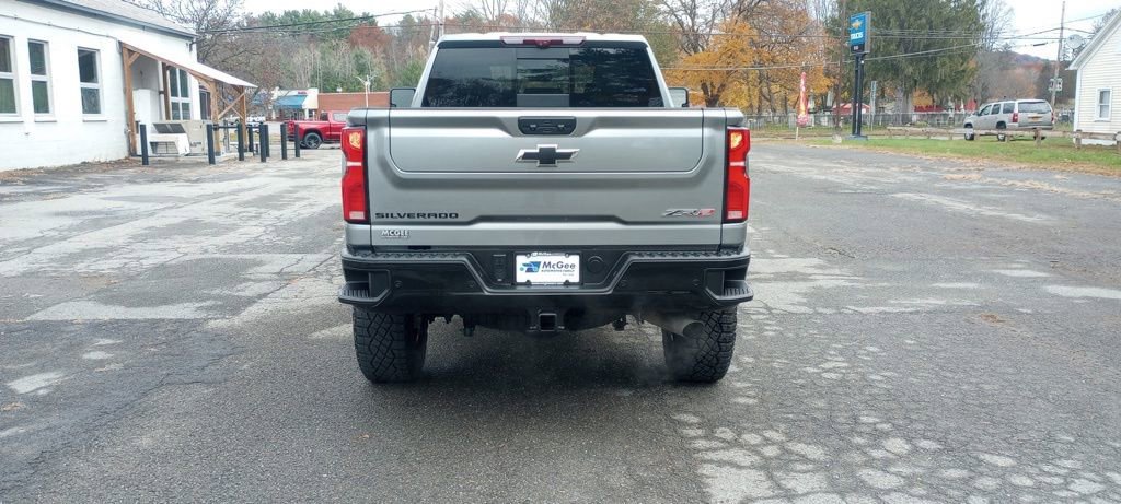 Used 2024 Chevrolet Silverado 2500 ZR2 w/ Technology Package image 6