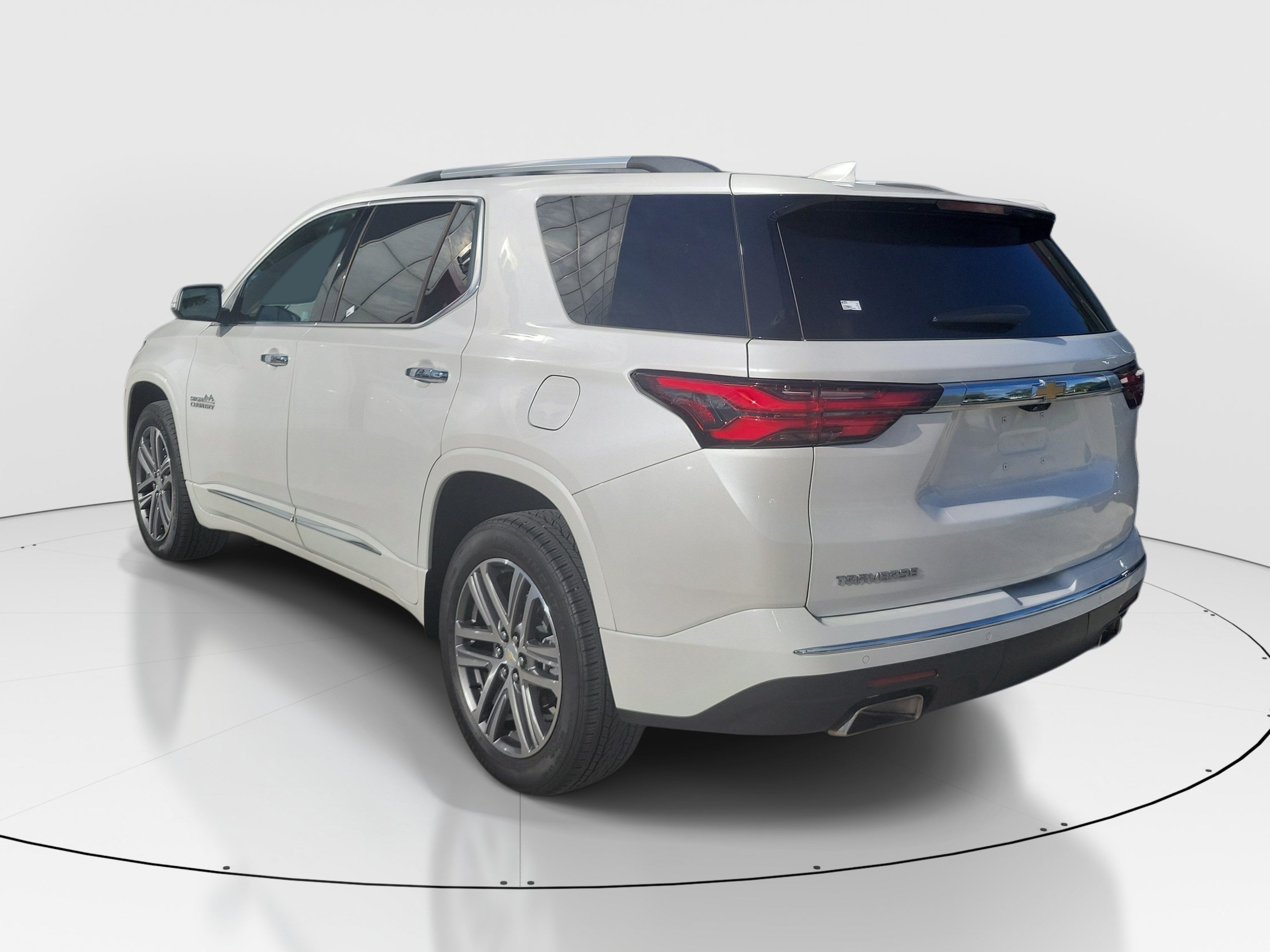 Used 2023 Chevrolet Traverse High Country FWD image 5