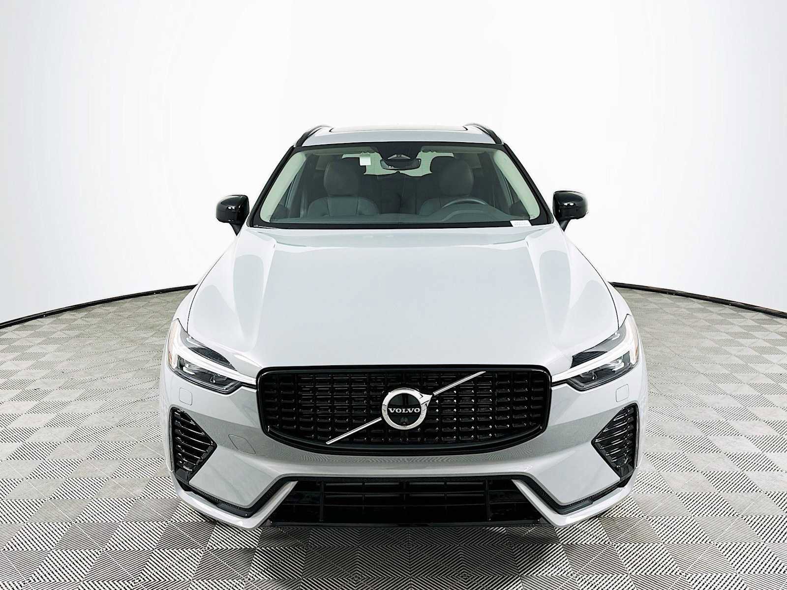 Used 2025 Volvo XC60 T8 Plus w/ Protection Package Premier image 2