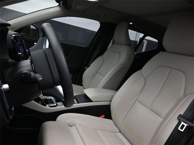Used 2024 Volvo XC40 B5 Plus w/ Protection Package Premier image 9