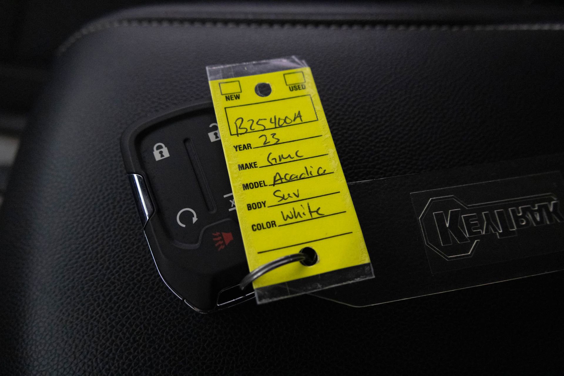 Certified 2023 GMC Acadia SLE w/ Driver Convenience Package image 28