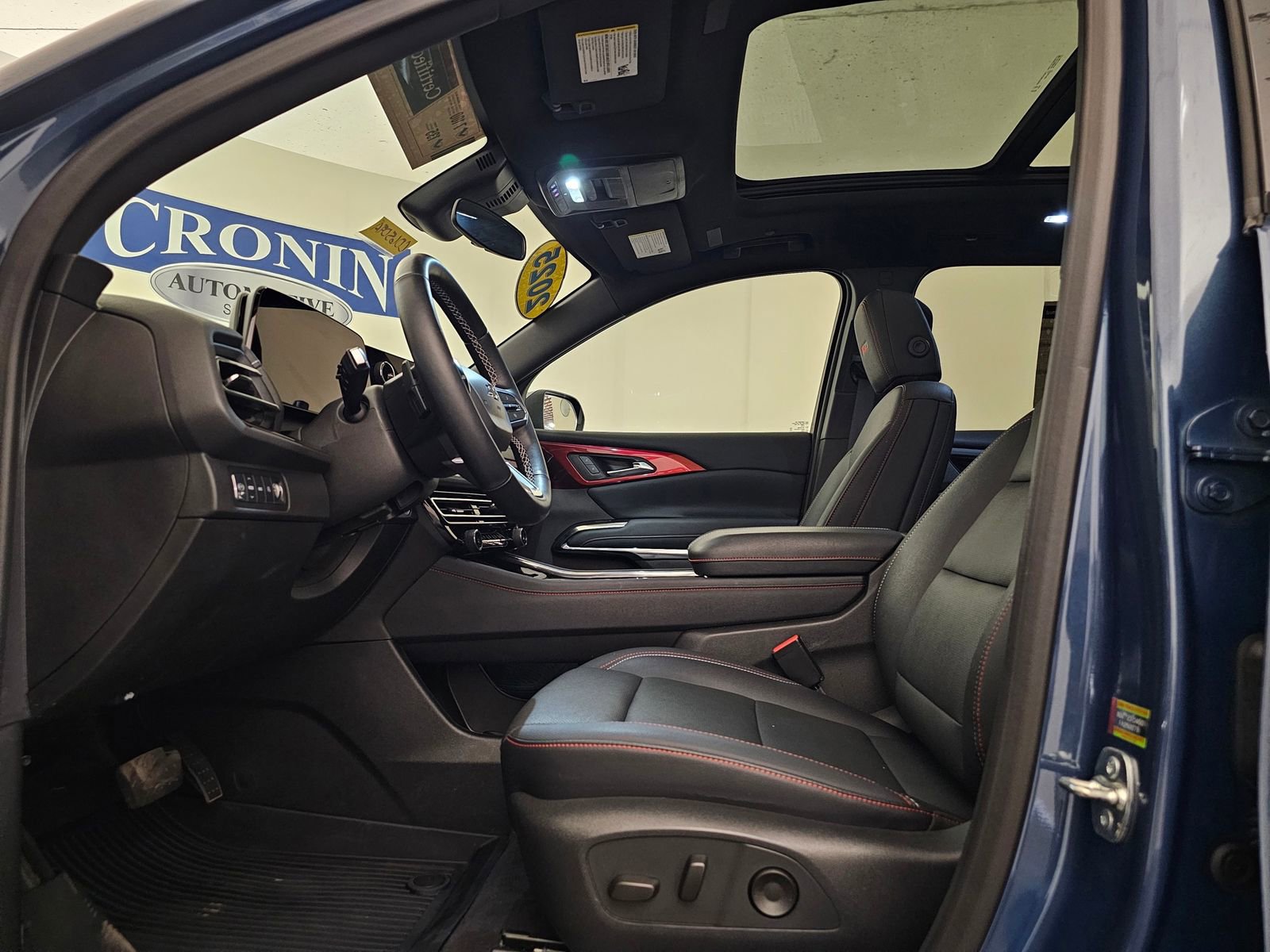 Used 2025 Chevrolet Traverse Z71 w/ Driver Confidence Package AWD/4WD image 14