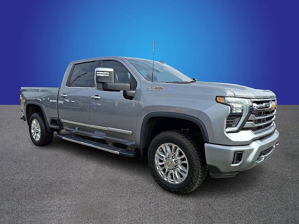 Used 2025 Chevrolet Silverado 2500 High Country w/ High Country Premium Package AWD/4WD image 3