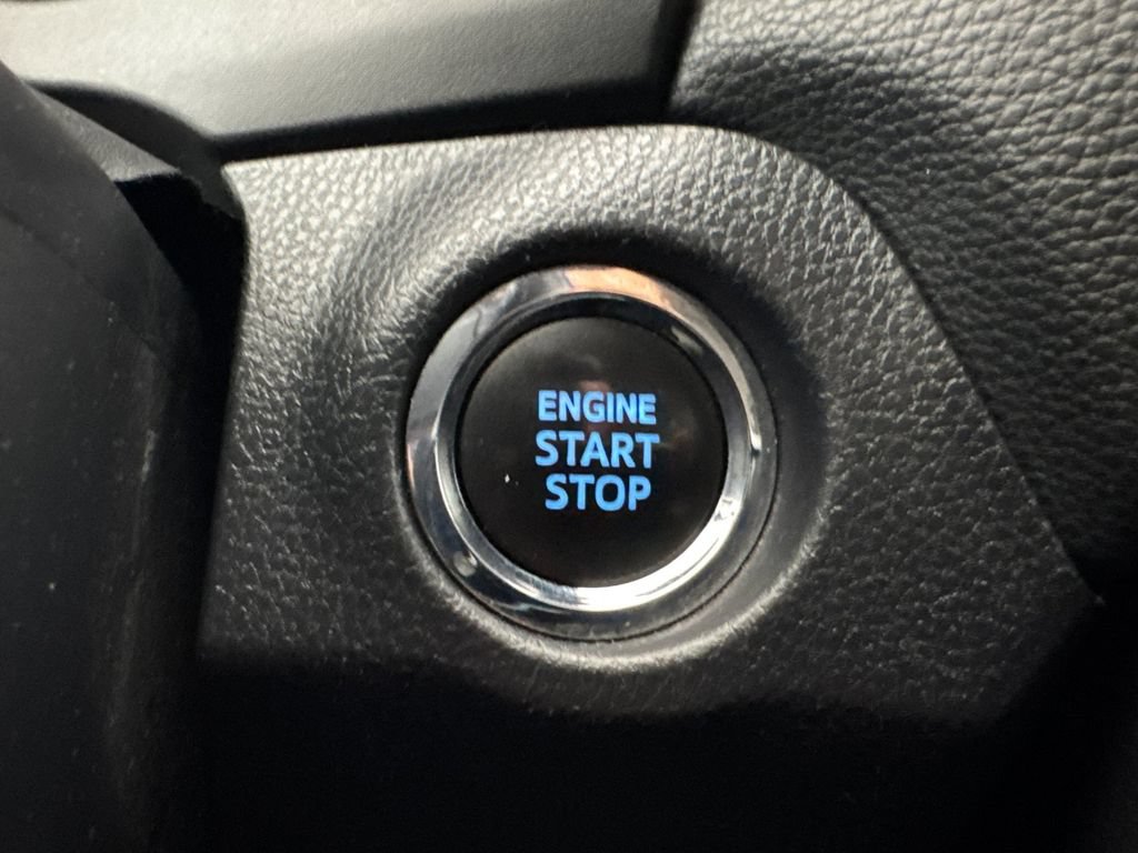 Used 2022 Toyota RAV4 XLE AWD/4WD image 21