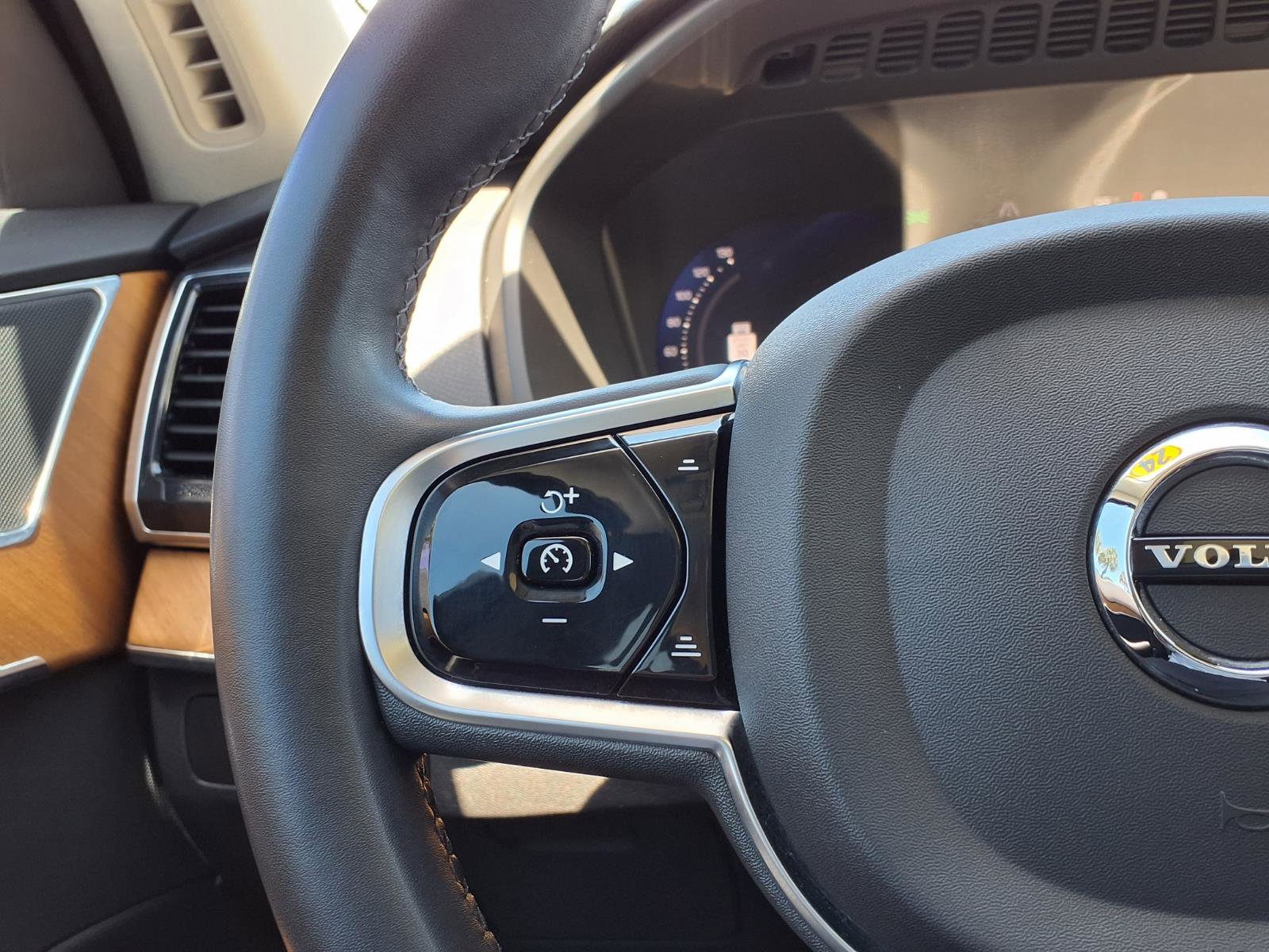 Certified 2024 Volvo XC90 B6 Plus image 29