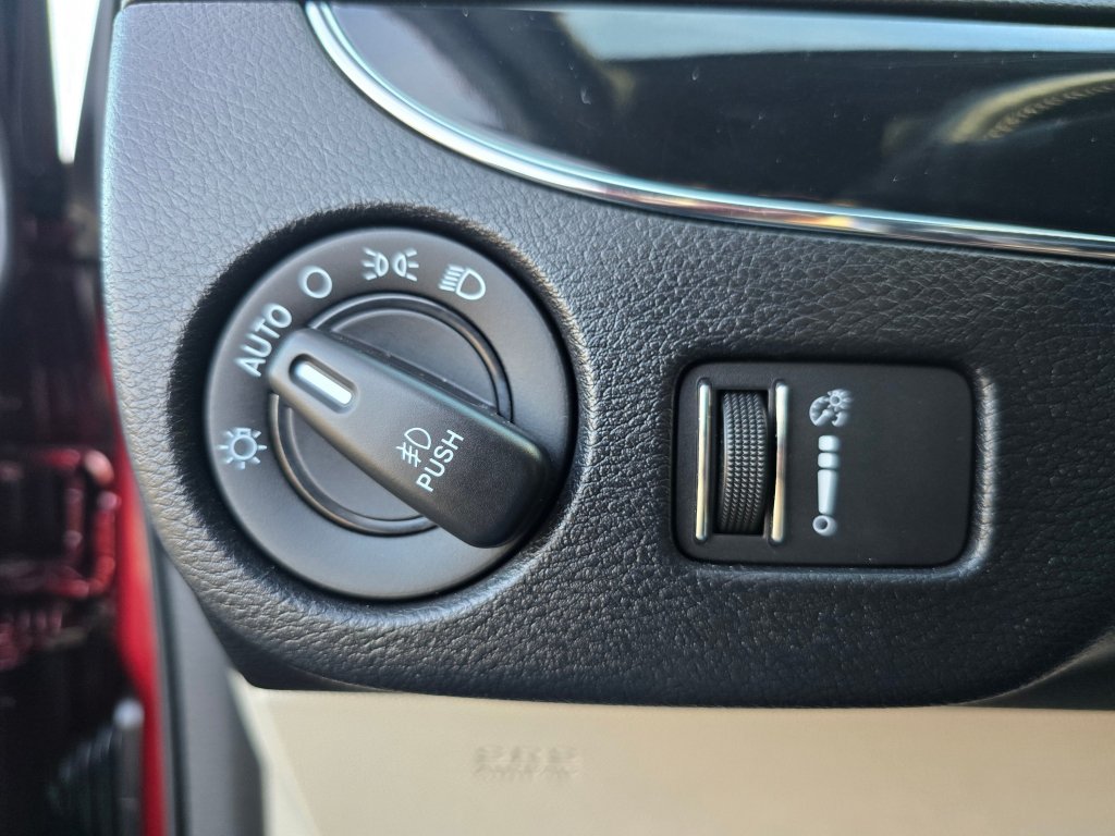 Used 2020 Dodge Grand Caravan SXT FWD image 34