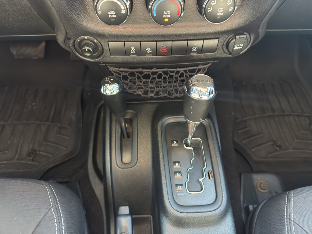 Used 2018 Jeep Wrangler Unlimited Sahara image 23