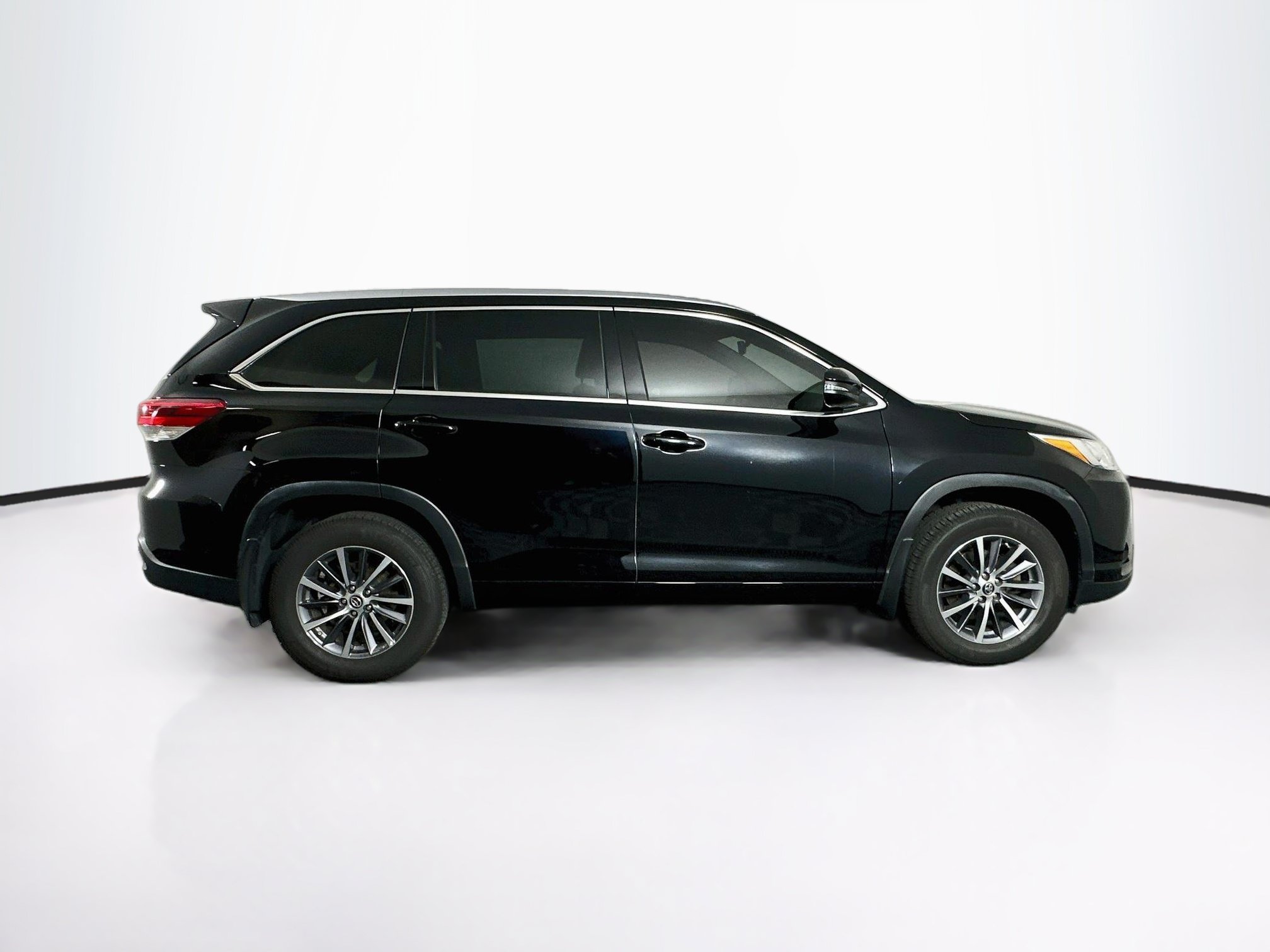 Used 2018 Toyota Highlander XLE AWD/4WD image 10