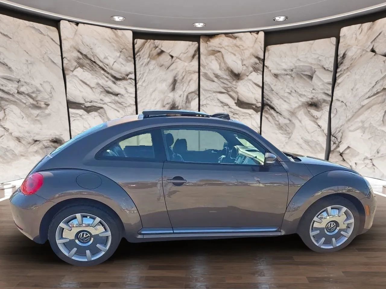 Used 2013 Volkswagen Beetle 2.5 image 7