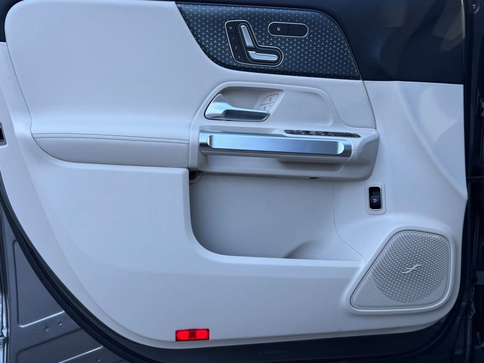 New 2026 Mercedes-Benz GLB 250 4MATIC image 21