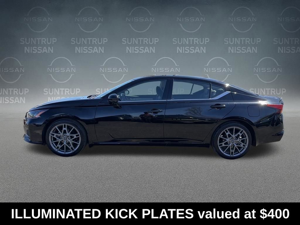 Used 2024 Nissan Altima 2.0 SR image 2