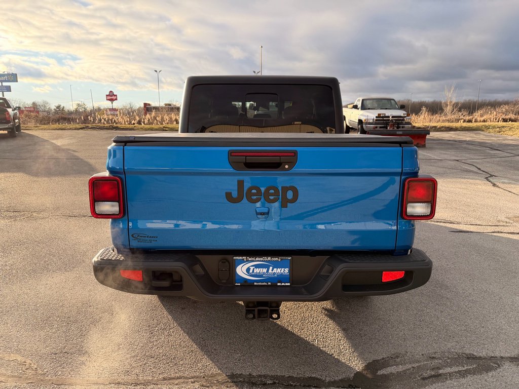 Used 2024 Jeep Gladiator Sport AWD/4WD image 7