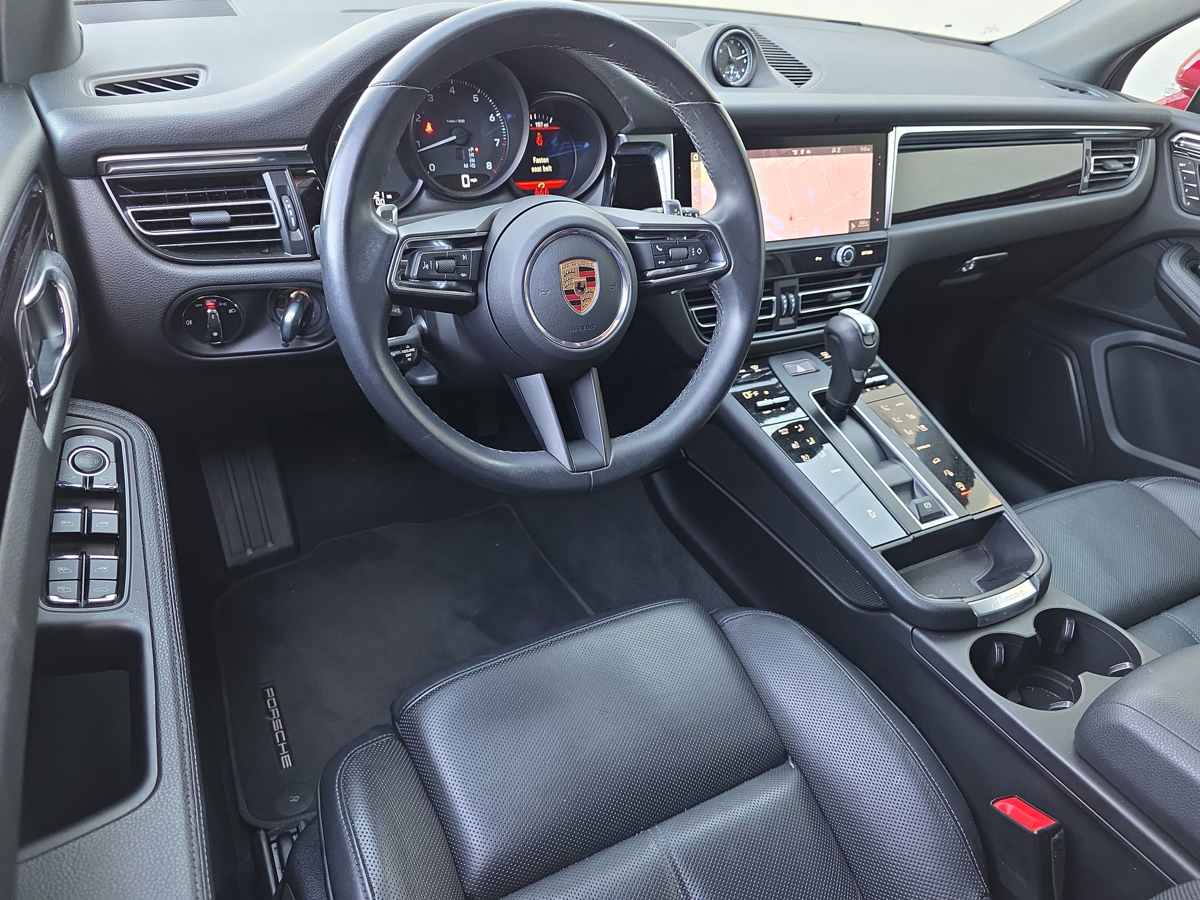 Certified 2024 Porsche Macan image 4