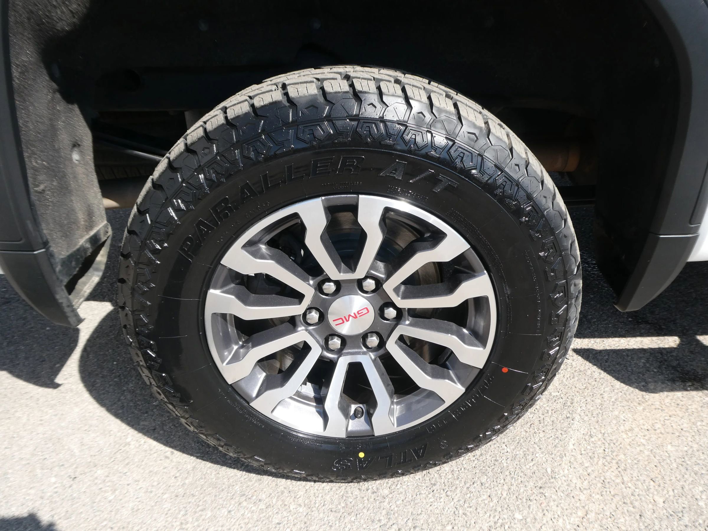 Used 2020 GMC Sierra 1500 AT4 w/ Off-Road Performance Package image 31