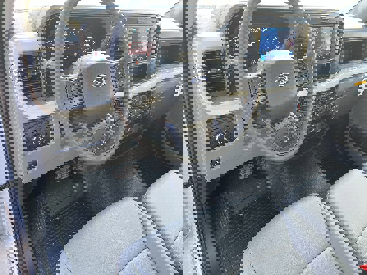 New 2025 Ford F550 4x4 Regular Cab Super Duty image 9