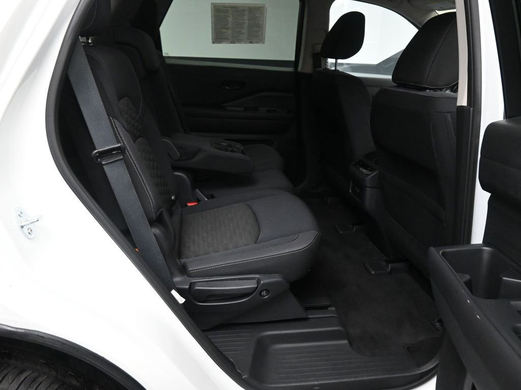 Used 2024 Nissan Pathfinder SV image 22