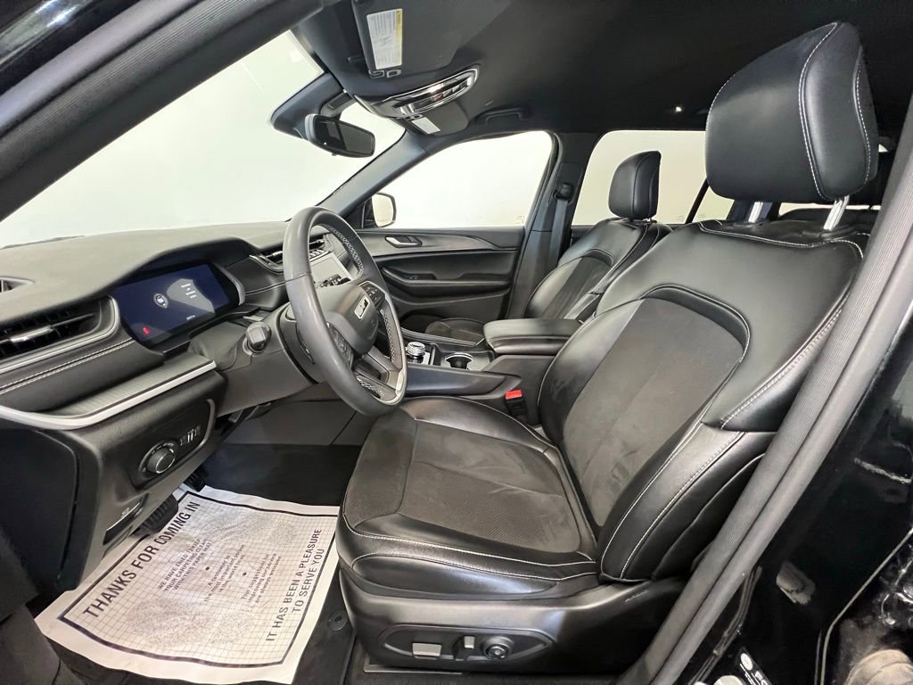 Used 2024 Jeep Grand Cherokee Altitude image 4