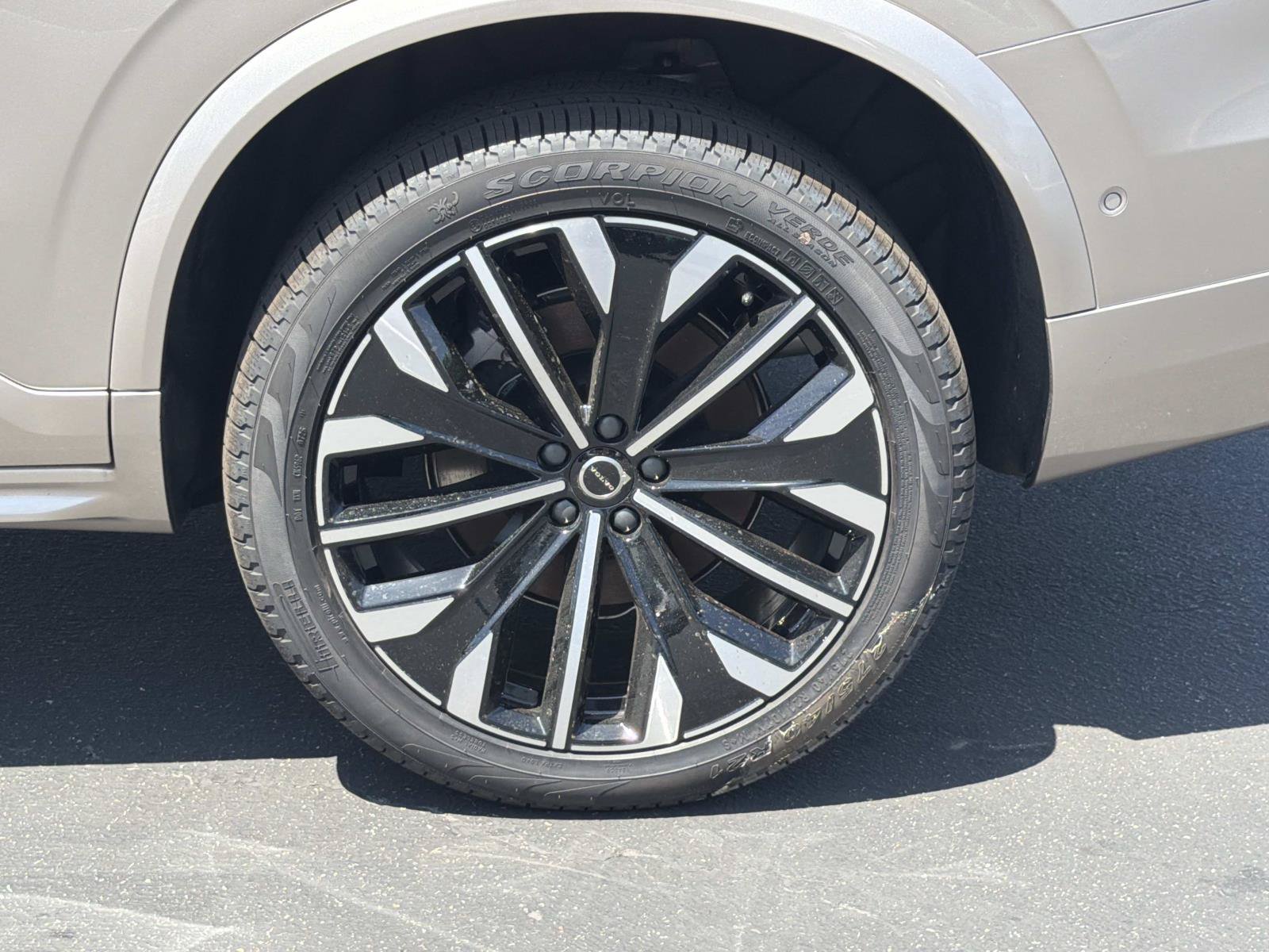 New 2026 Volvo XC90 T8 Plus AWD/4WD image 24
