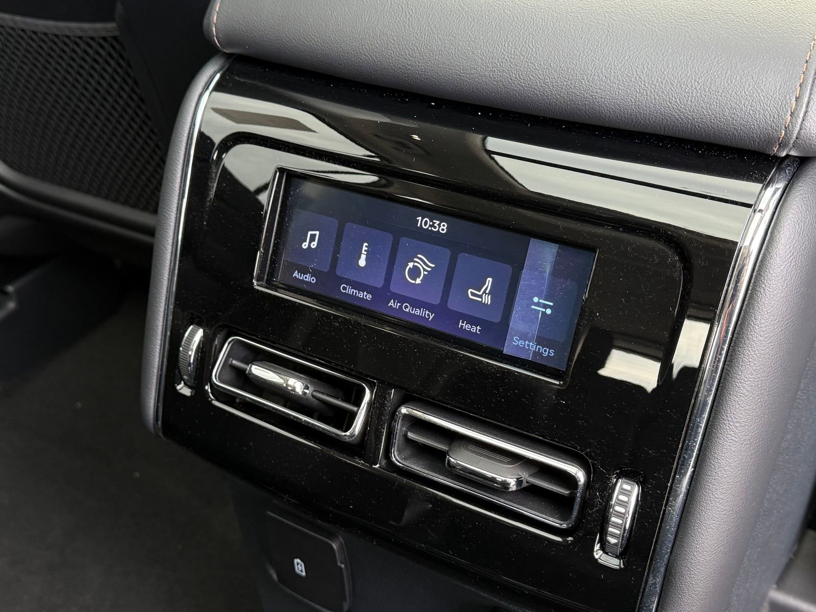 New 2026 Lincoln Aviator AWD image 13