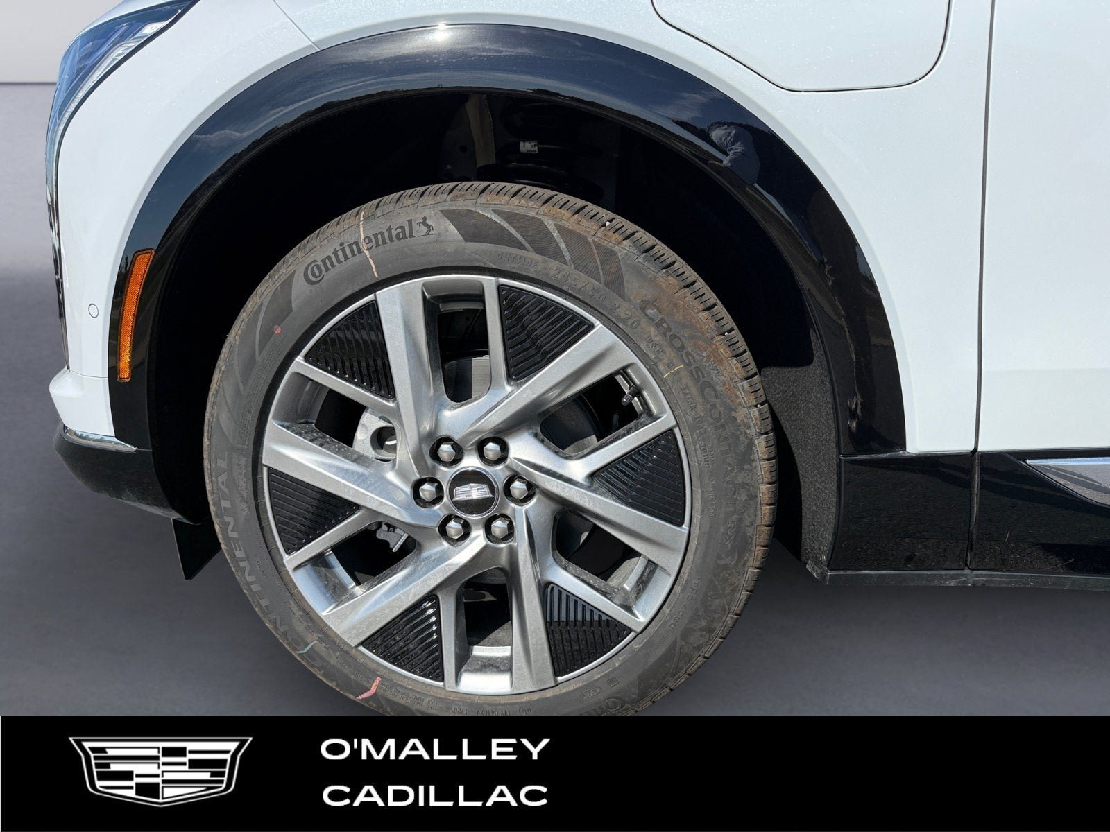 New 2027 Cadillac Optiq Premium Luxury w/ LPO, Floor Liner Package AWD/4WD image 9