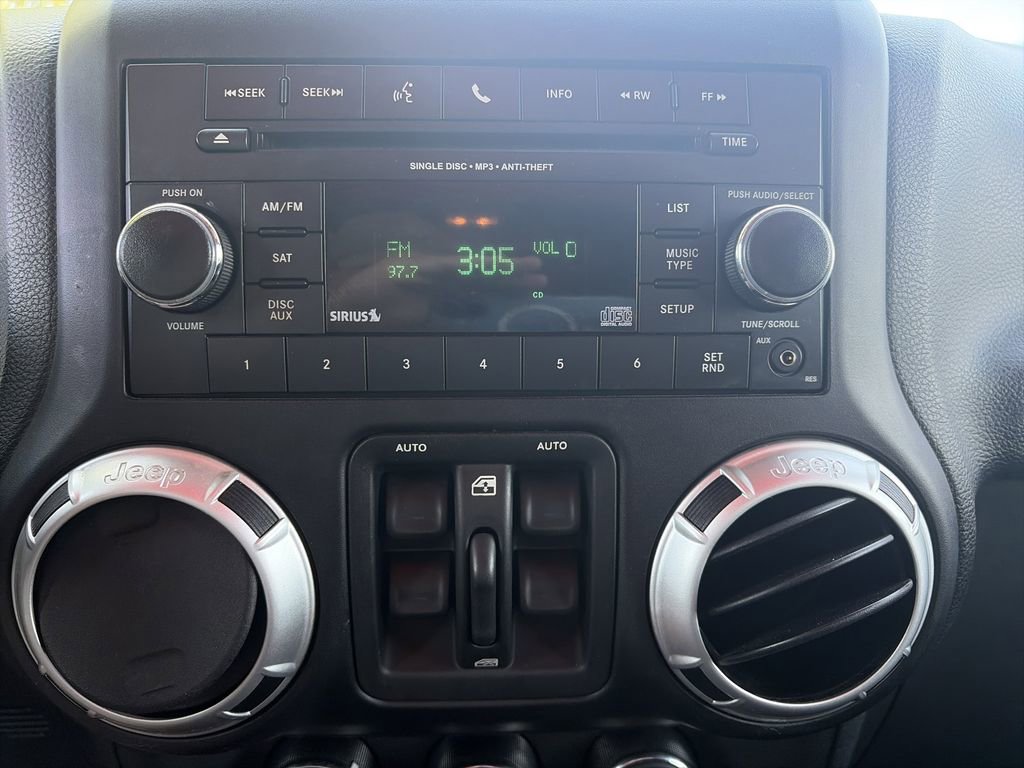 Used 2012 Jeep Wrangler Unlimited Rubicon w/ Connectivity Group AWD/4WD image 23