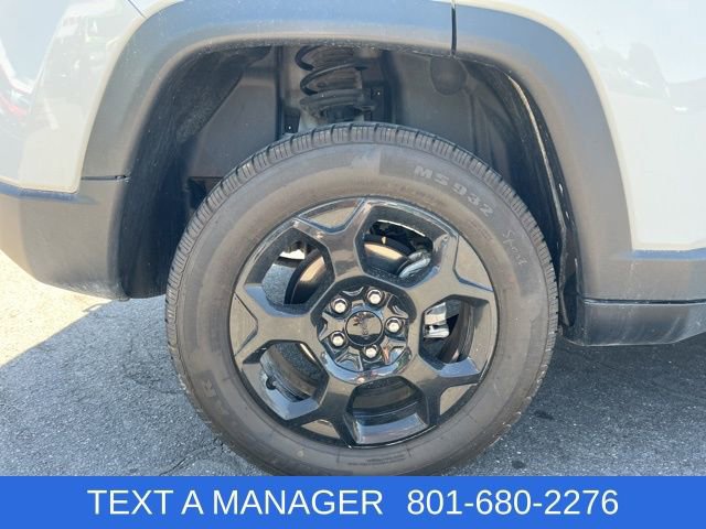 Used 2023 Jeep Compass Trailhawk AWD/4WD image 7