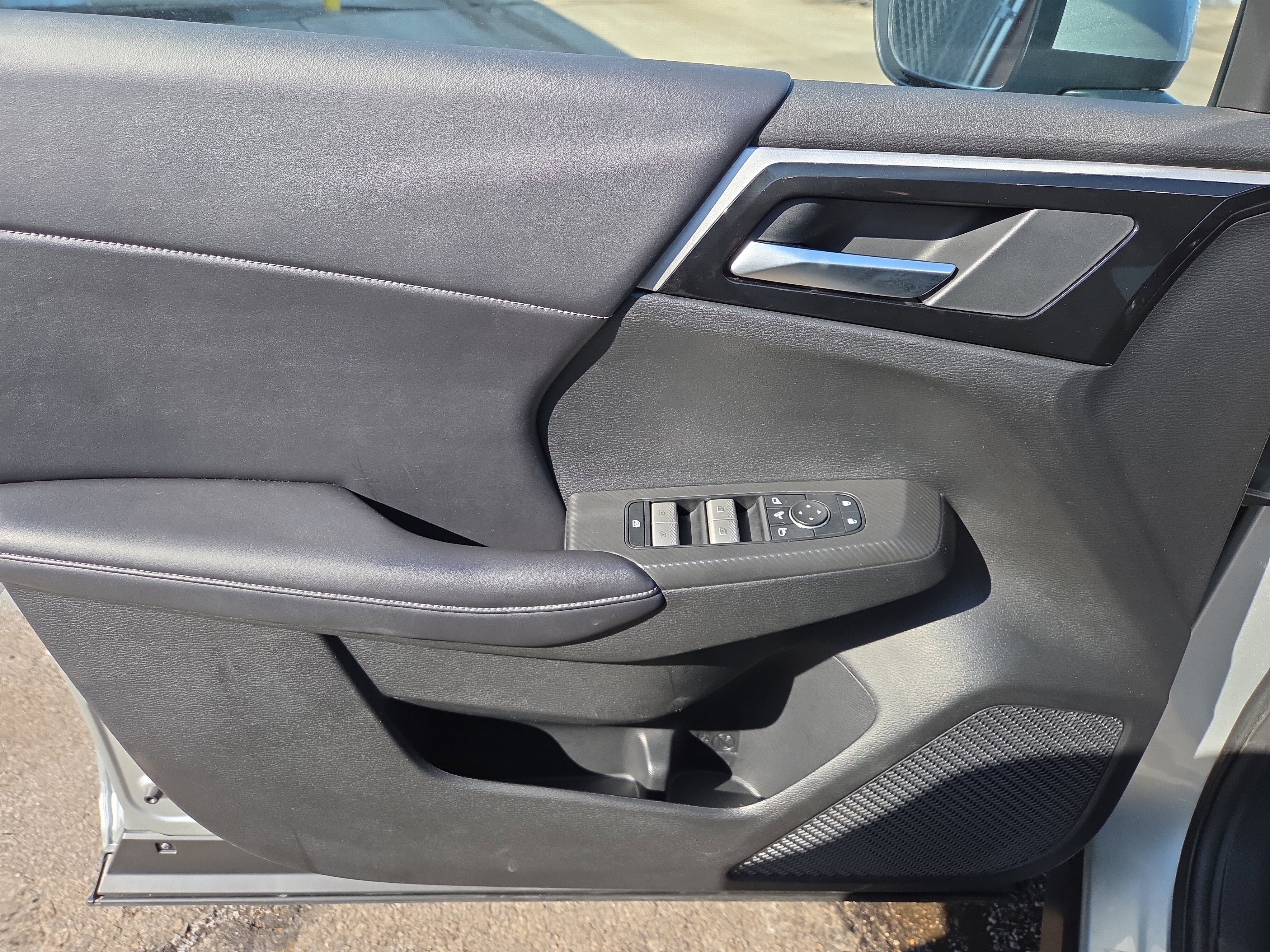 Used 2024 Mitsubishi Outlander SE Black Edition image 5