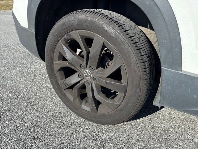 Used 2022 Volkswagen Taos SE w/ IQ.Drive SE Package image 9