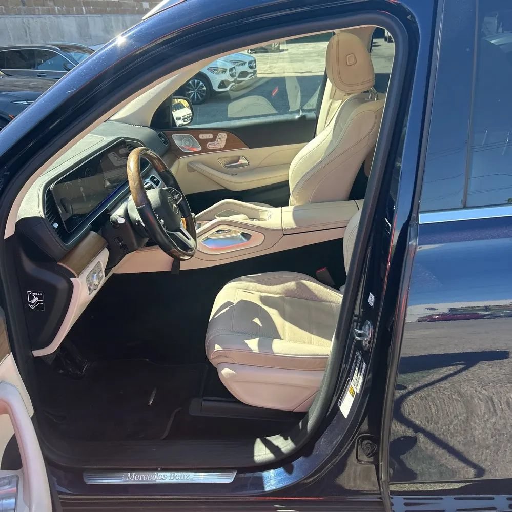 Used 2021 Mercedes-Benz GLS 450 4MATIC image 2