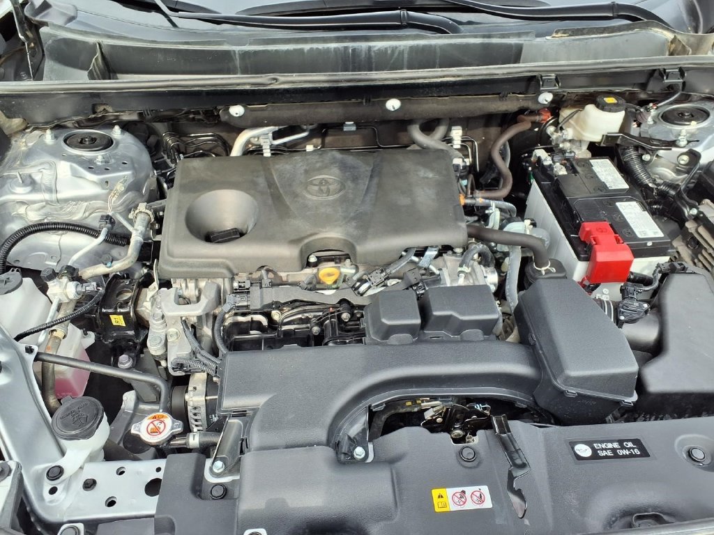 Used 2025 Toyota RAV4 LE AWD/4WD image 3