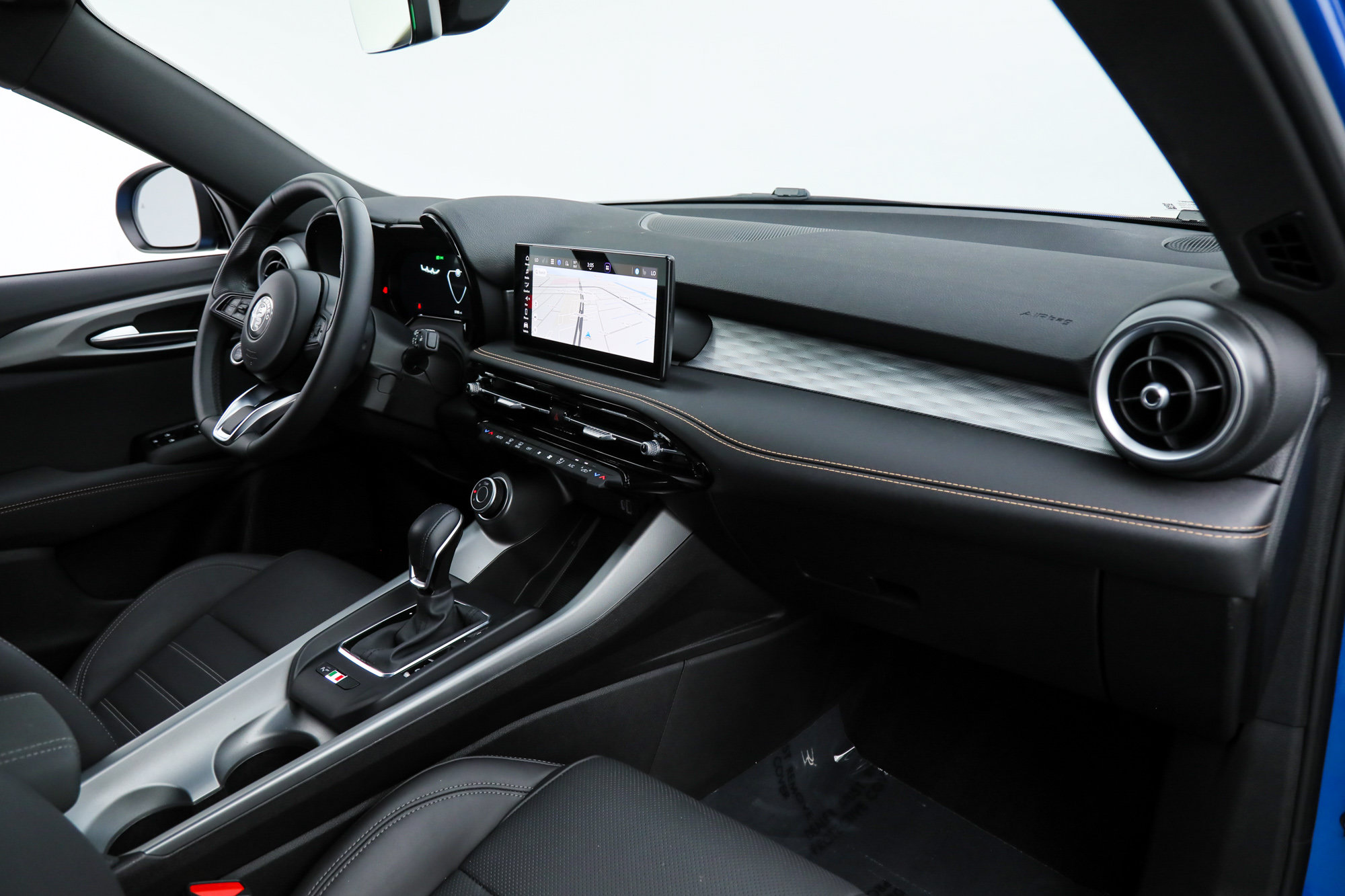 New 2025 Alfa Romeo Tonale w/ Premium Package AWD/4WD image 12