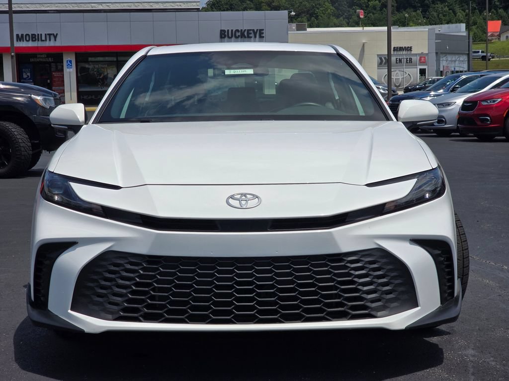 Used 2025 Toyota Camry SE FWD image 3
