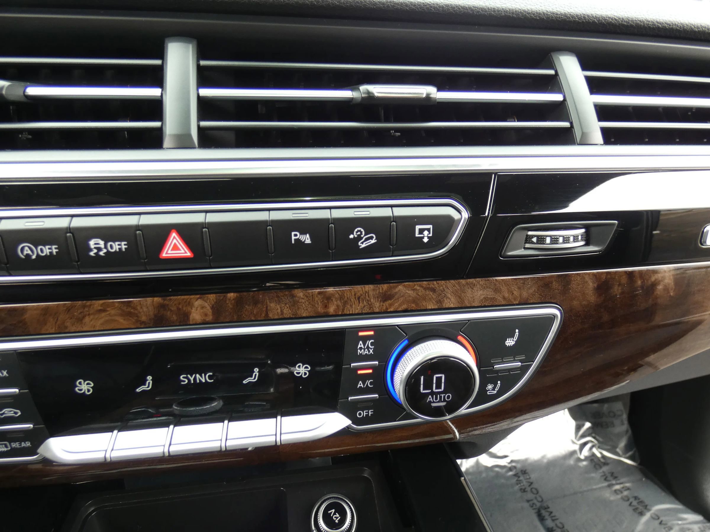 Used 2017 Audi Q7 3.0T Prestige w/ Prestige Package image 70