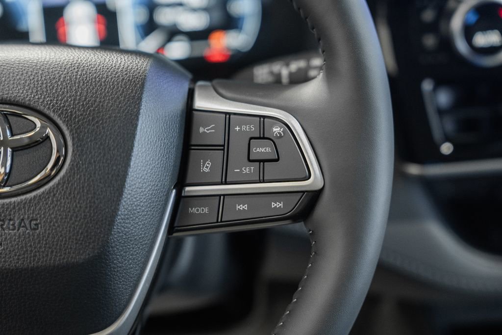 New 2026 Toyota Highlander Platinum image 31