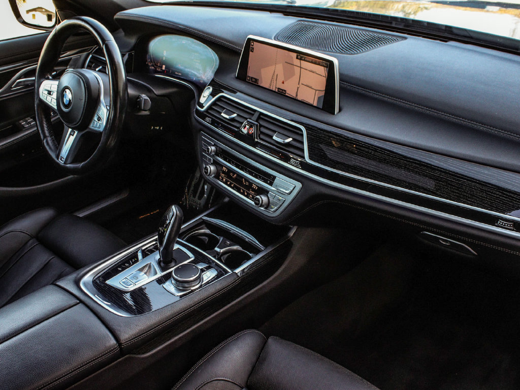 Used 2022 BMW 740i xDrive w/ M Sport Package AWD/4WD image 42