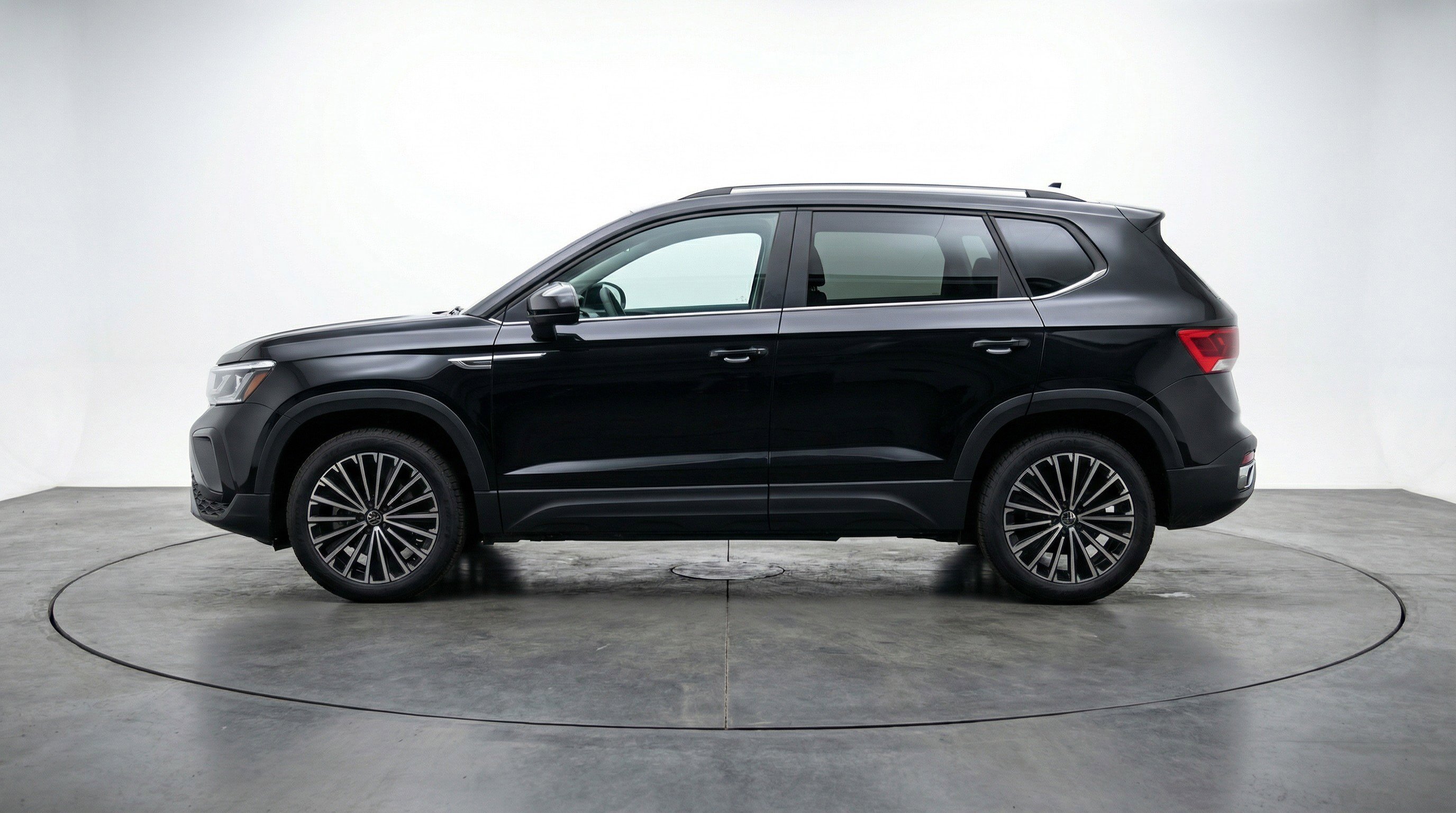 Used 2025 Volkswagen Taos SE FWD image 5