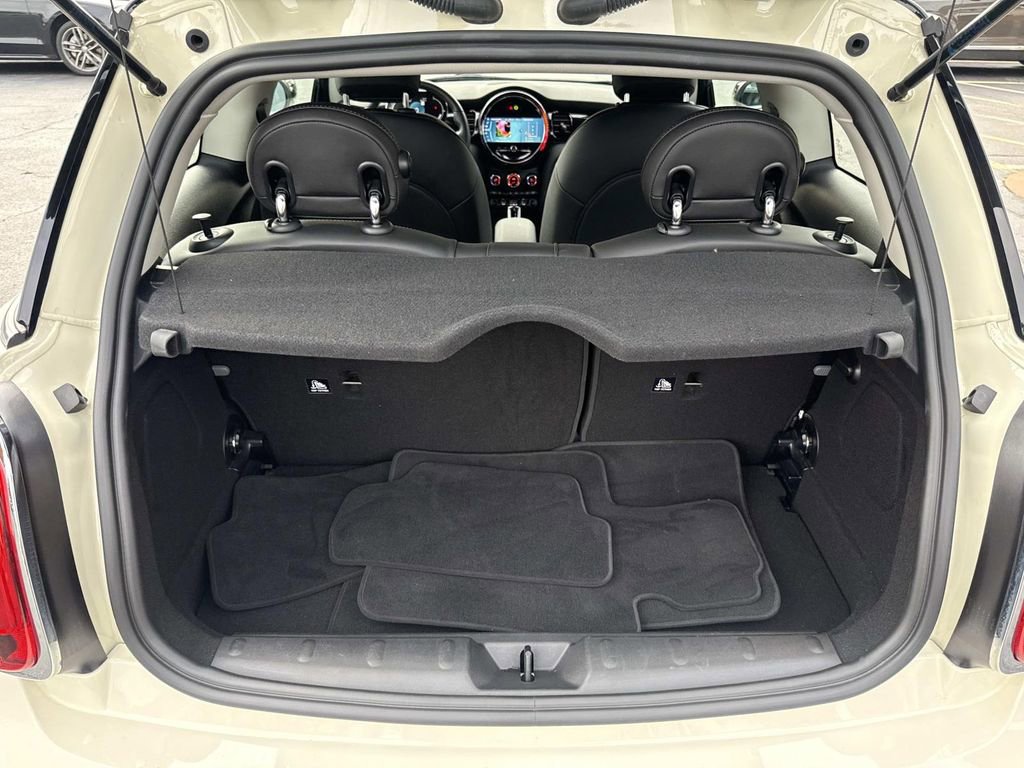 Used 2022 MINI Cooper 2-Door Hardtop image 6