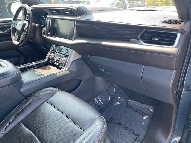 Used 2021 GMC Yukon XL Denali w/ Denali Premium Package image 26