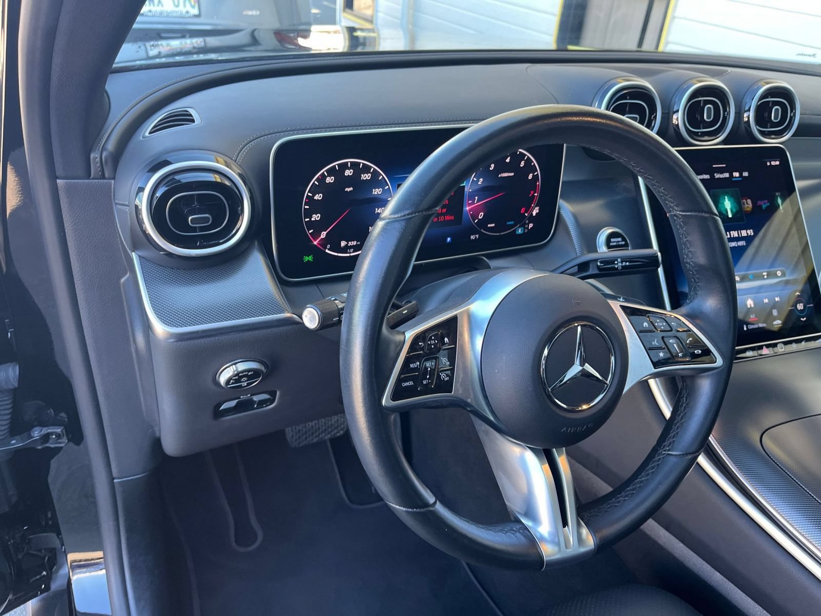 Used 2024 Mercedes-Benz GLC 300 4MATIC image 35